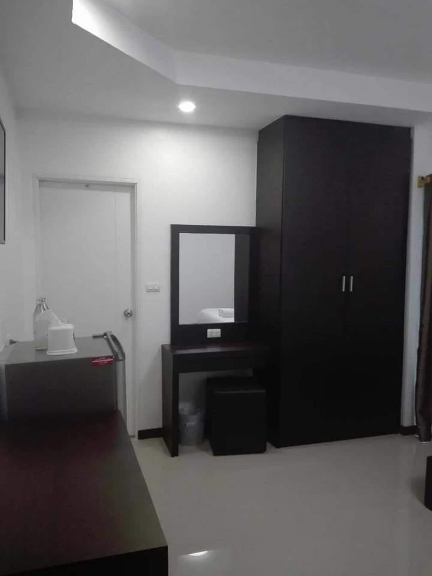 Ud House Aparthotel Удон Тани Екстериор снимка