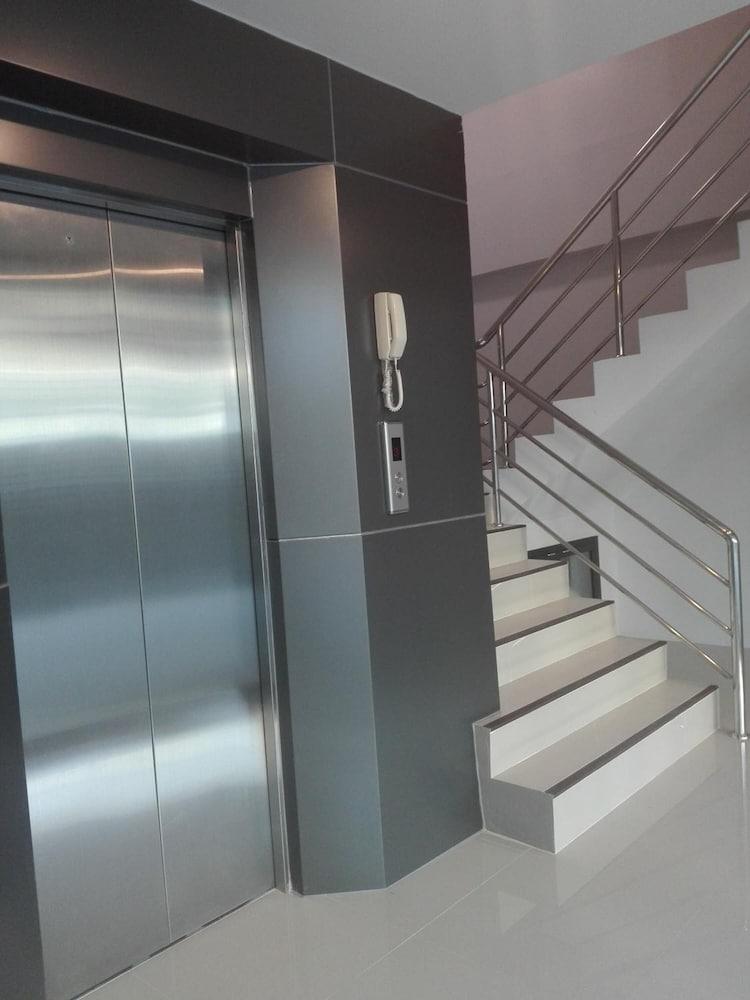 Ud House Aparthotel Удон Тани Екстериор снимка