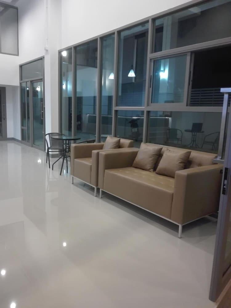 Ud House Aparthotel Удон Тани Екстериор снимка