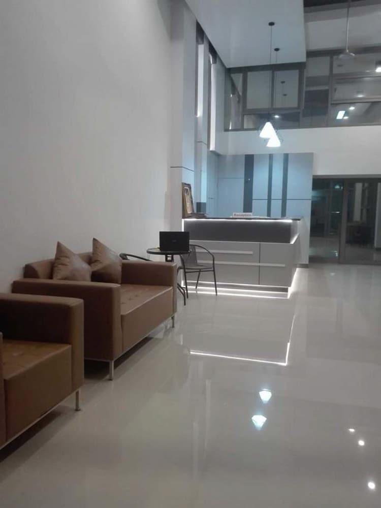 Ud House Aparthotel Удон Тани Екстериор снимка